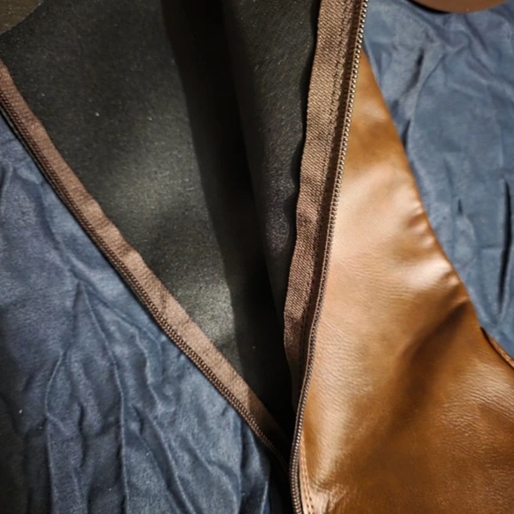 Elegant Tan Heeled Boots - Picture 3 of 4